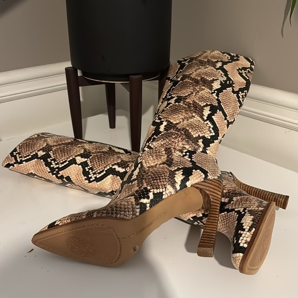 Vince Camuto Women's Pelsna Fashion Boot - Picture 11 of 15